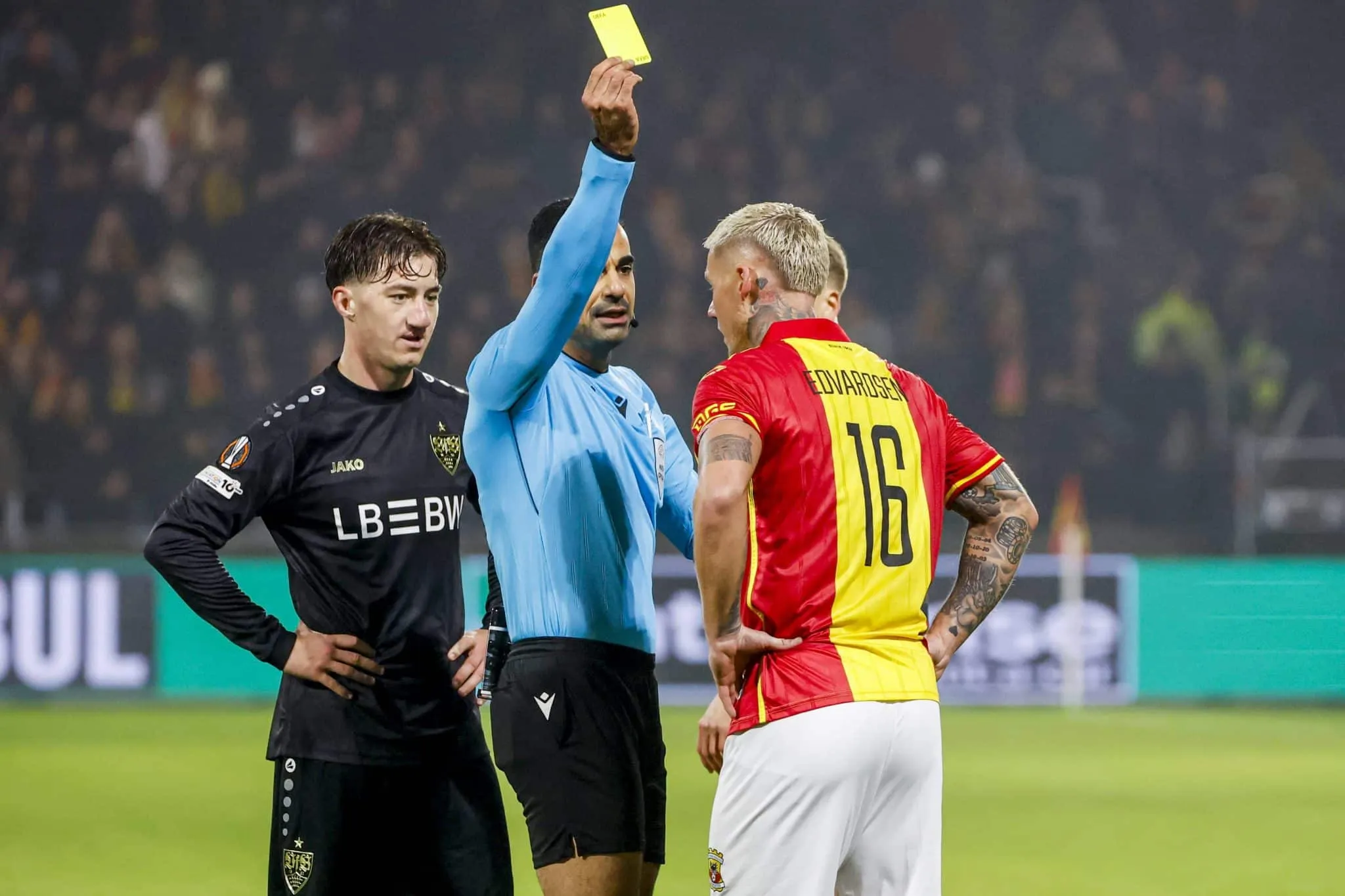 &lsquo;Sabemos como pode acabar mal&rsquo;: Sneijder faz forte desabafo ap&oacute;s bullying na Europa League
