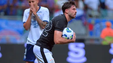Corinthians admite erro e busca interessados em H&eacute;ctor Hern&aacute;ndez