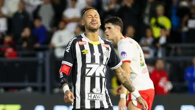 Neymar titular foi uma das poucas boas not&iacute;cias do Santos em derrota para o RB Leipzig