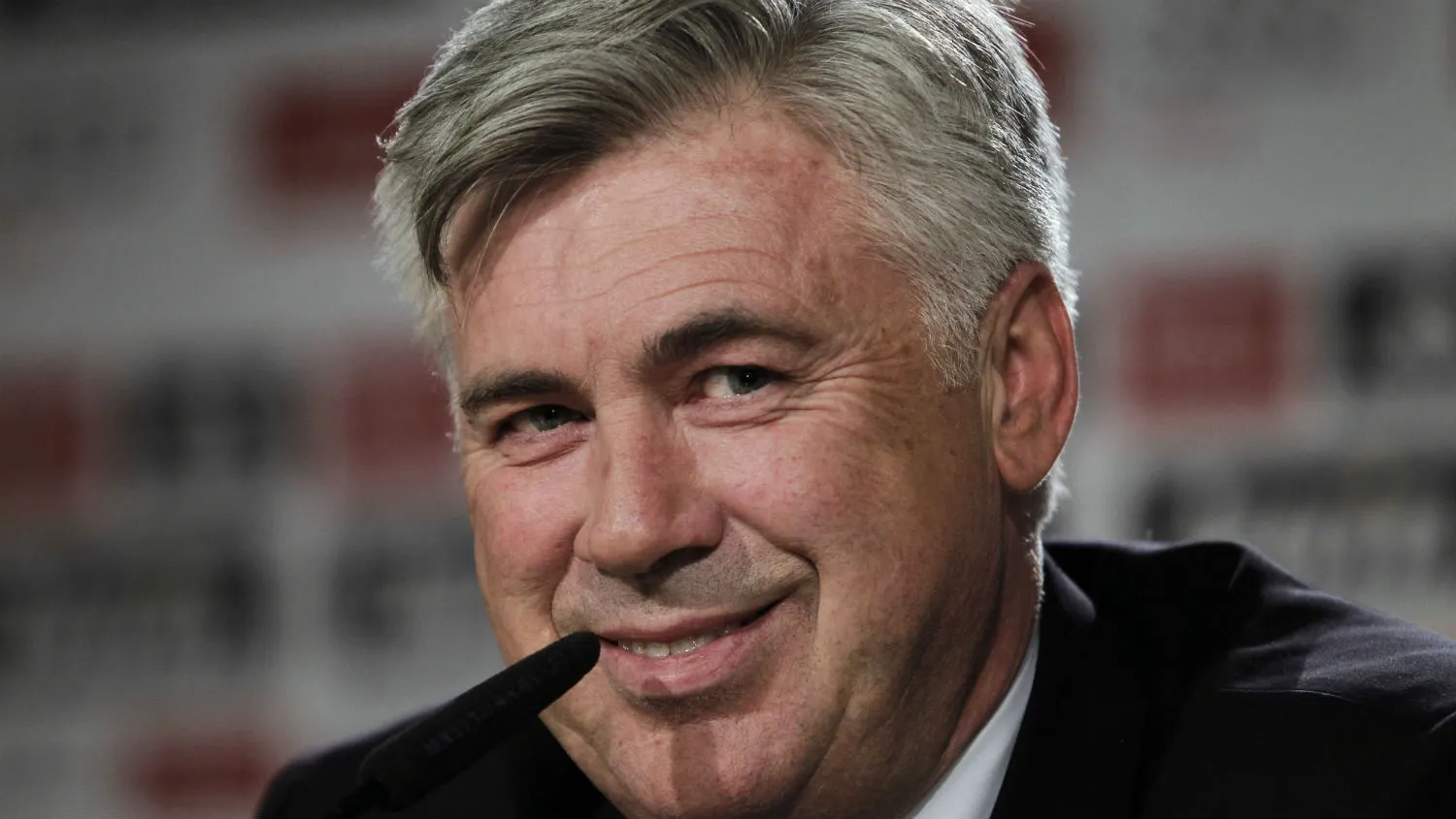 Ancelotti: &ldquo;Manchester United e Arsenal est&atilde;o mais focados nos aspectos financeiros&rdquo;