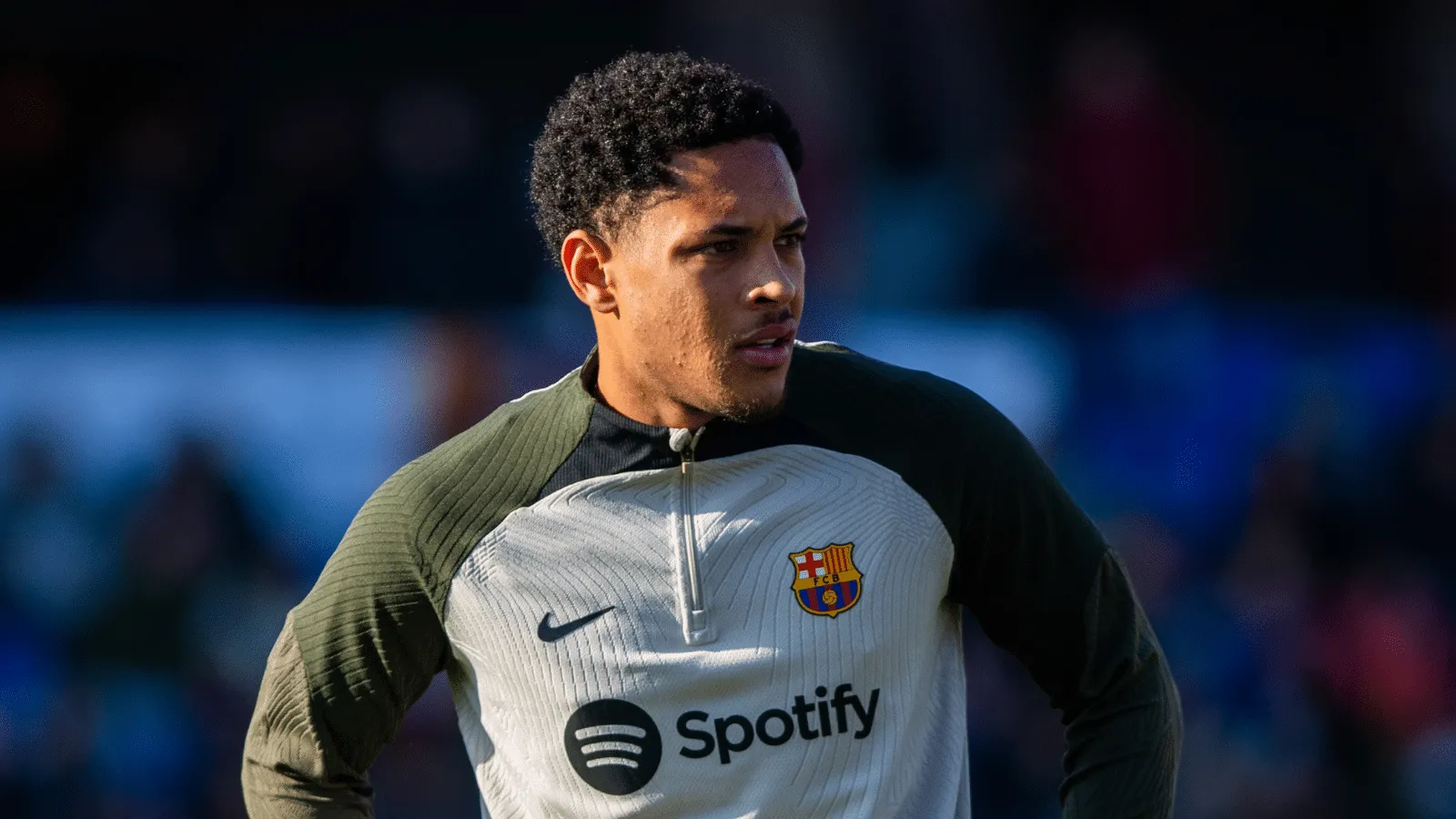 O Barcelona segue sua sina contra o fair play financeiro, agora tendo problemas para inscrever Vitor Roque