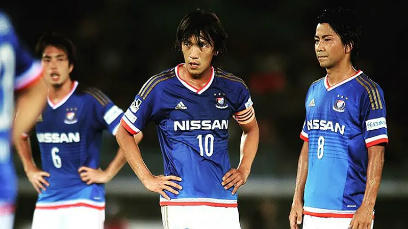 Com saudade das faltas do Nakamura? Aqui est&aacute; mais um gola&ccedil;o