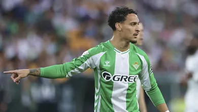 Real Madrid &eacute; exposto por Antony, trope&ccedil;a no Betis e &lsquo;tranquiliza&rsquo; Barcelona