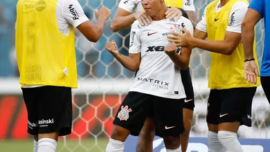 Uma goleada classificou o Corinthians para as oitavas da Copinha e manteve sonho do 11&ordm; t&iacute;tulo