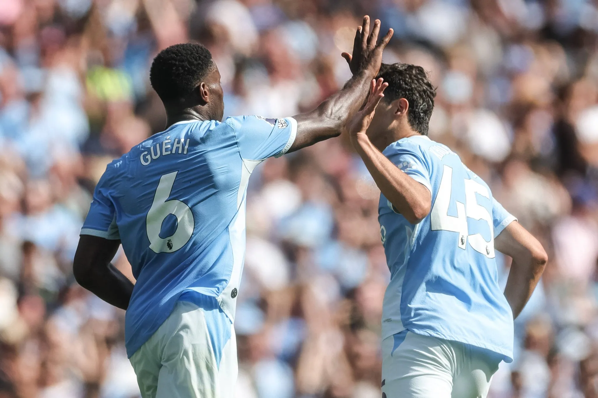 Guehi marcou primeiro gol do Manchester City contra o Bournemouth 