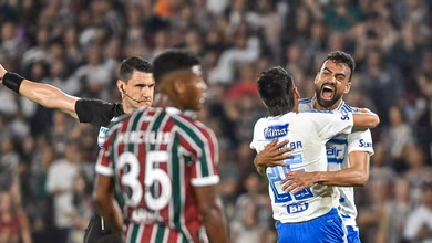 Cruzeiro estraga retorno do Fluminense e adeus de Arias para virar l&iacute;der do Brasileiro