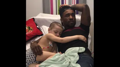 Um retrato da for&ccedil;a do futebol: Sunderland visita pequeno torcedor com c&acirc;ncer terminal