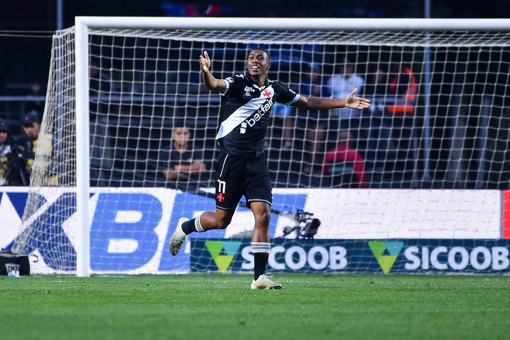 Rayan tem 13 gols em 51 jogos em 2025 (Foto: Imago)