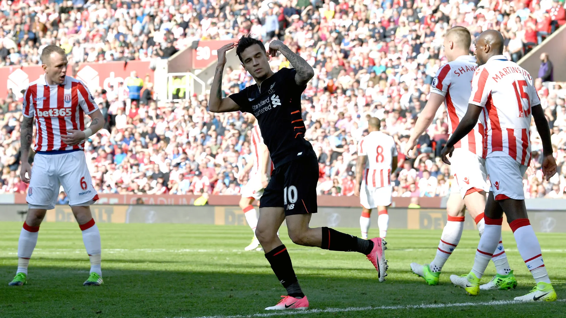 Coutinho supera Juninho para ser maior artilheiro brasileiro na Premier League
