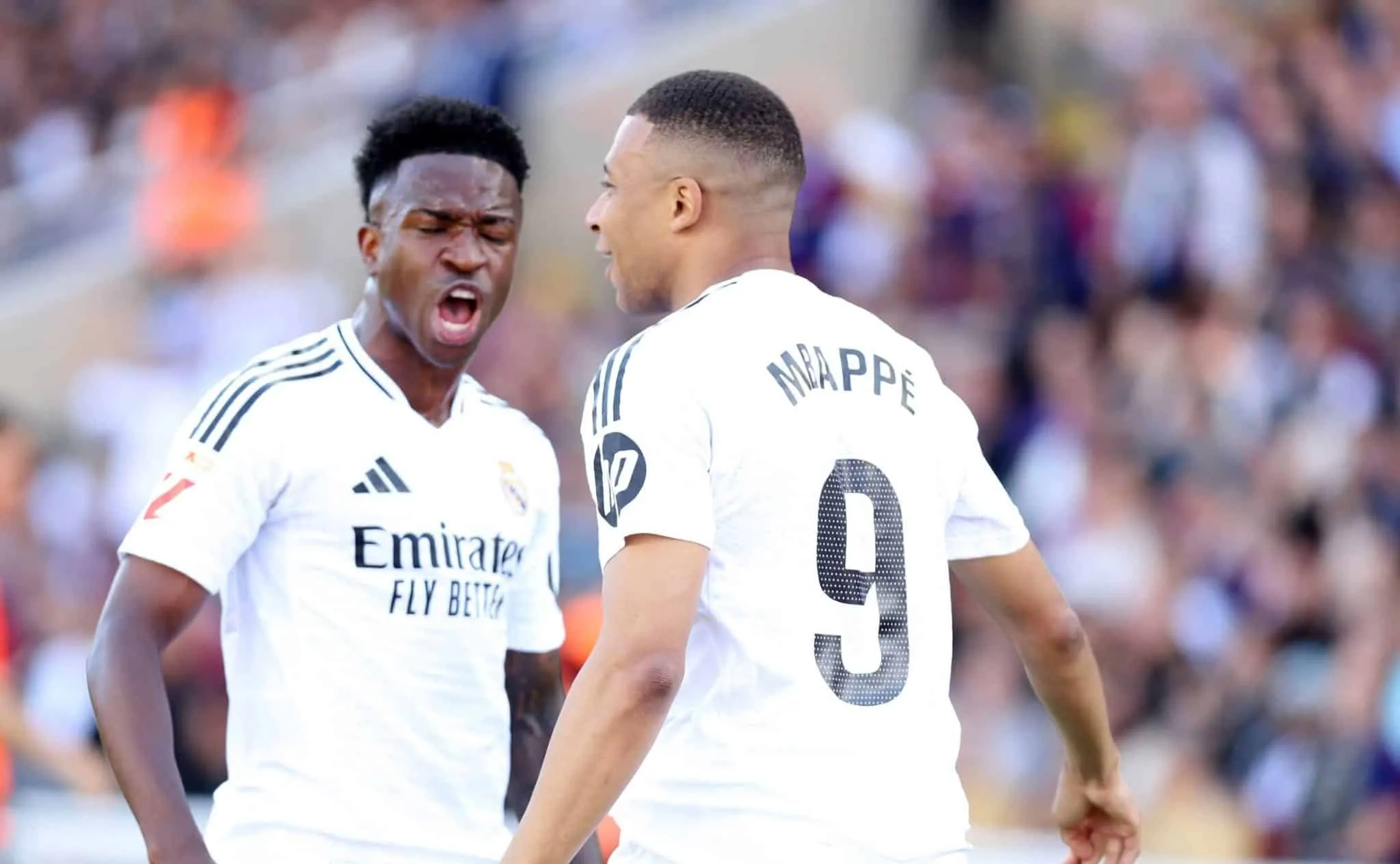Xabi Alonso exalta Vini para al&eacute;m do ofensivo e projeta Real Madrid com brasileiro e Mbapp&eacute;
