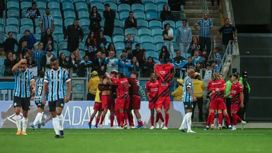 Com gol de ex-Internacional no apagar das luzes, Gr&ecirc;mio perde em casa para o Athletico-PR