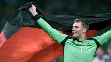 Voc&ecirc; acha que Neuer merece a Bola de Ouro? Oliver Kahn tem certeza disso