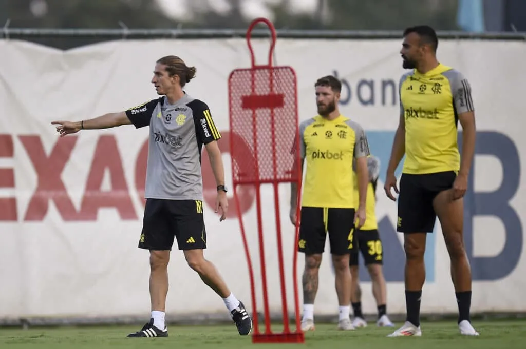 Momento de Filipe Lu&iacute;s no Flamengo &eacute; explicado por mantra de ex-presidente do Brasil