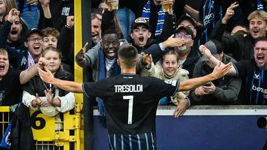 Com brilho de ex-Liverpool, dupla da Sele&ccedil;&atilde;o &eacute; v&iacute;tima de passeio na Champions