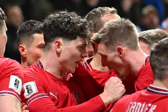 Tch&eacute;quia encerra conto de fadas da Irlanda e fica perto de retornar &agrave; Copa do Mundo