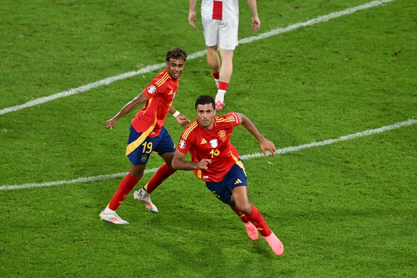 Rodri celebra gol pela Espanha em jogo contra Ge&oacute;rgia