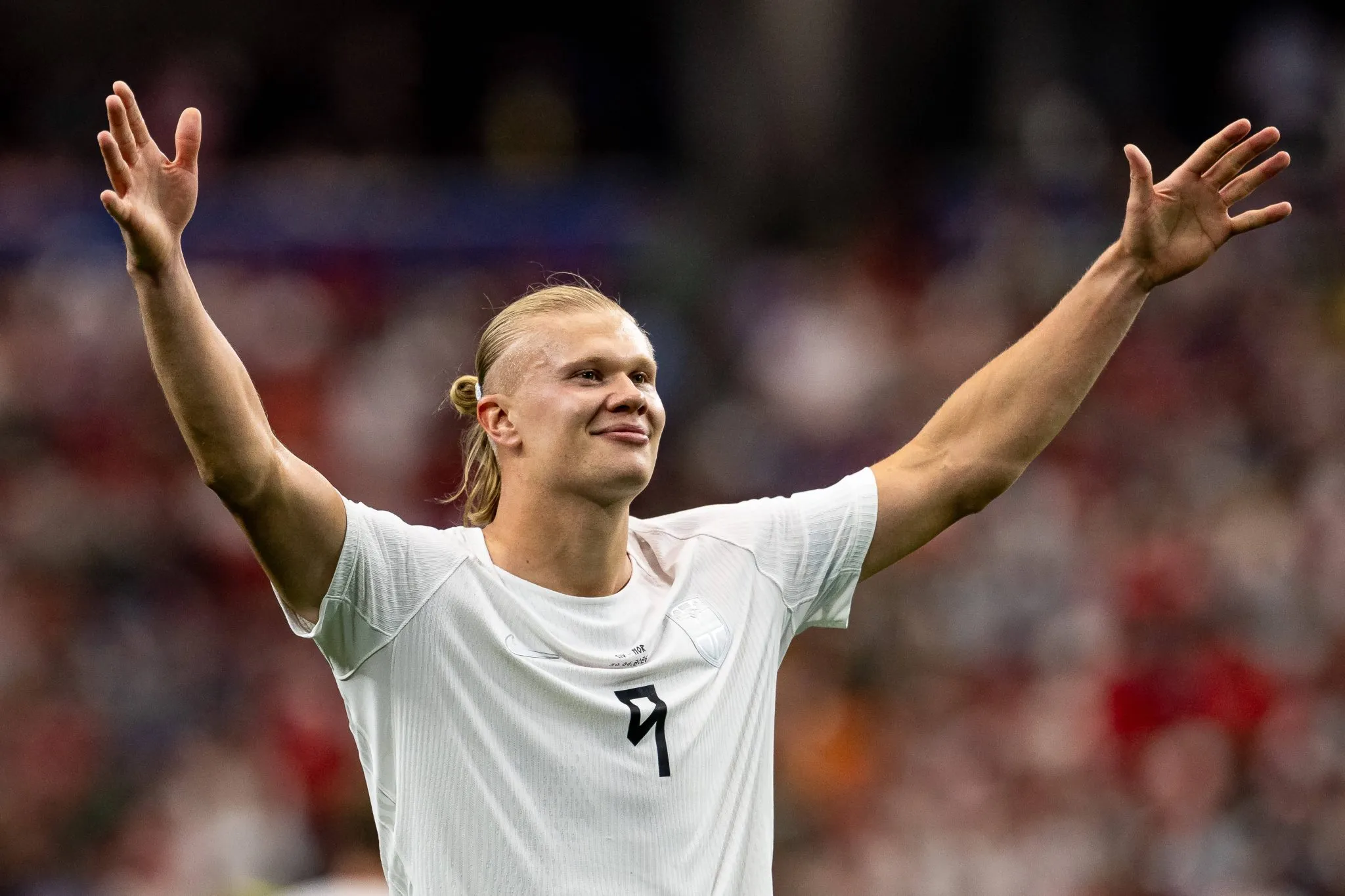 Haaland celebra gol pela Noruega