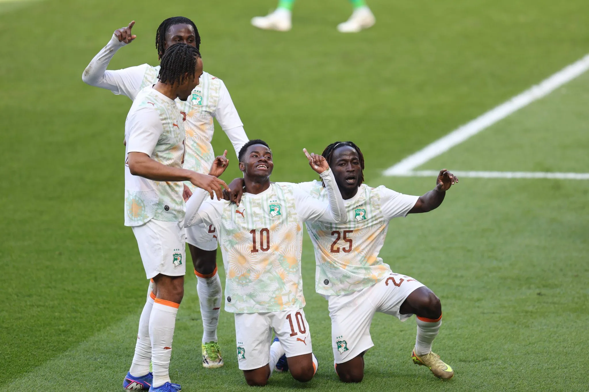 Adingra comemora gol pela sele&ccedil;&atilde;o marfinense, na &uacute;ltima Data Fifa antes da Copa