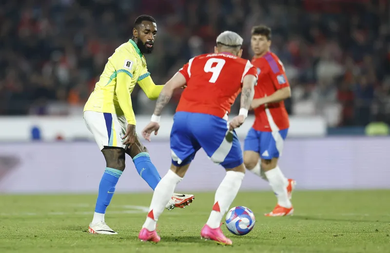 Gerson entrou no segundo tempo contra o Chile