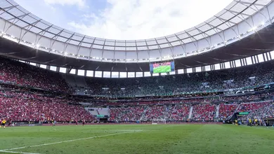 Advers&aacute;rio extra? Palco de Flamengo x Santos, gramado do Man&eacute; Garrincha preocupa