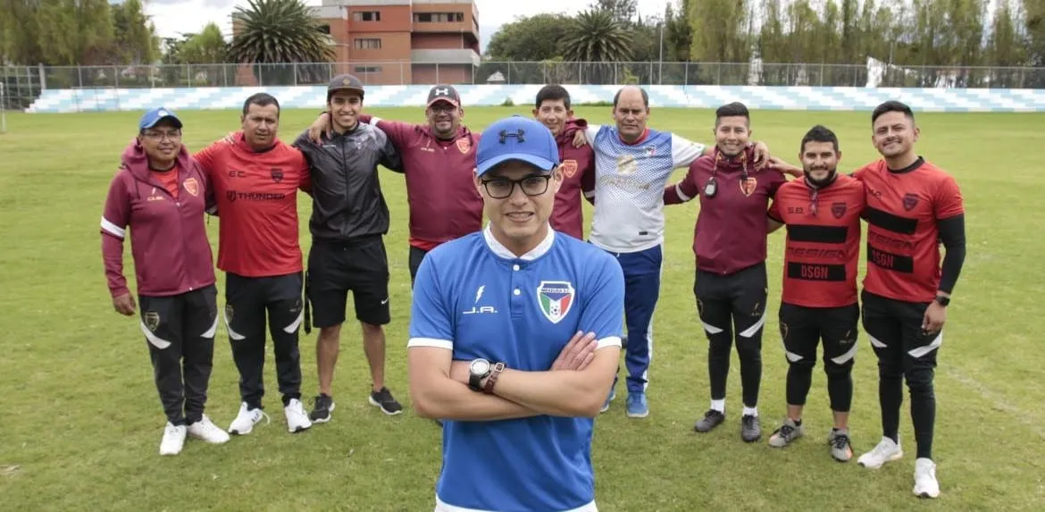 O Imbabura levou jogador &agrave; Copa e agora volta &agrave; elite no Equador com t&eacute;cnico de 27 anos