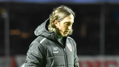 Zubeld&iacute;a assume culpa por vexame, mas tamb&eacute;m faz alerta a jogadores do S&atilde;o Paulo