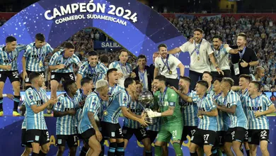 De Paul torcedor, reden&ccedil;&atilde;o de Quintero e vingan&ccedil;a de t&eacute;cnico: as hist&oacute;rias do Racing campe&atilde;o