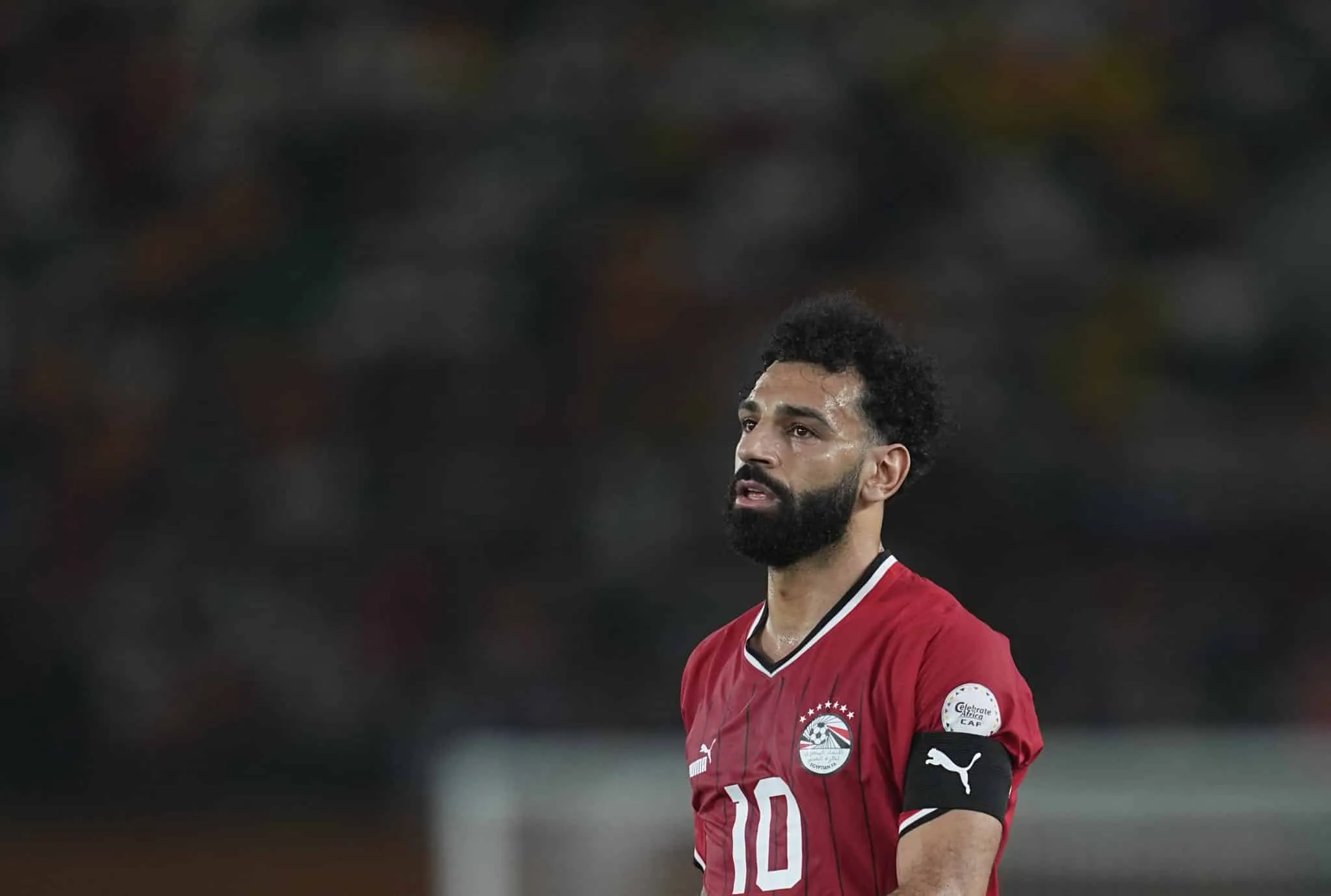 Salah retorna ao Liverpool para tratar les&atilde;o e, caso recupere, volta ao Egito na CAN