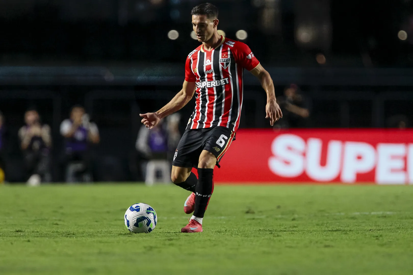 C&eacute;dric, lateral-direito do S&atilde;o Paulo