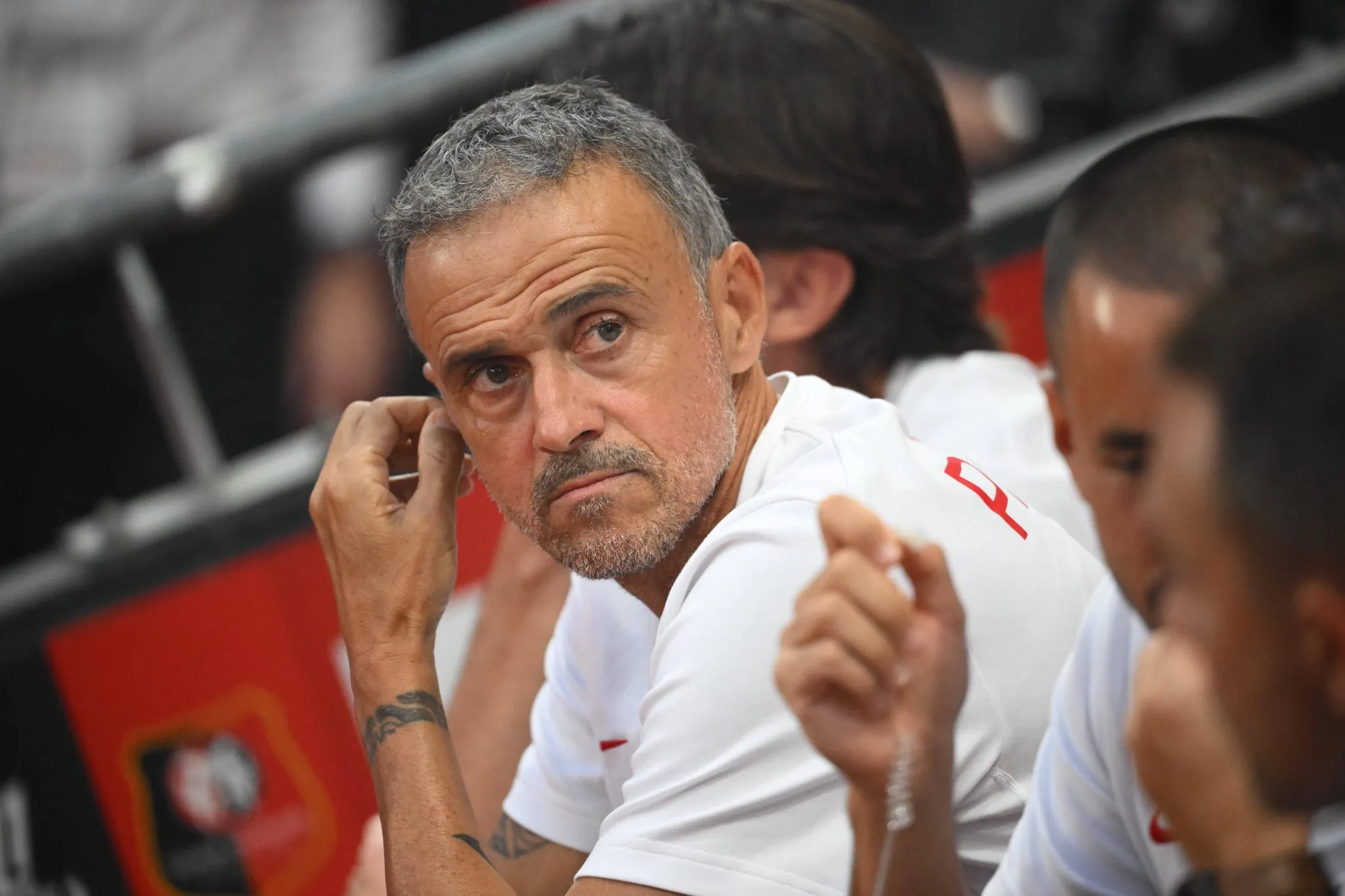 Como empate na estreia do PSG gerou discuss&atilde;o no vesti&aacute;rio entre Demb&eacute;l&eacute; e Luis Enrique