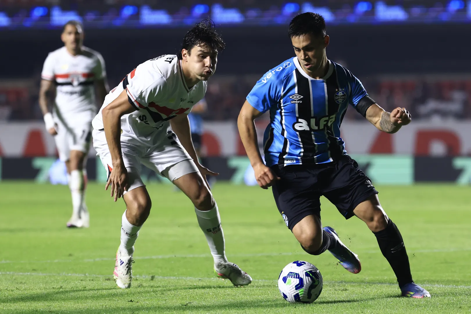 Aravena, em a&ccedil;&atilde;o pelo Gr&ecirc;mio