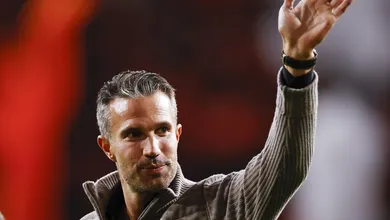 &Iacute;dolo de United e Arsenal ter&aacute; primeira chance como t&eacute;cnico profissional na Holanda