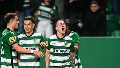 Caligrafia perfeita: Nuno Santos marcou um gol de letra de rara beleza pelo Sporting