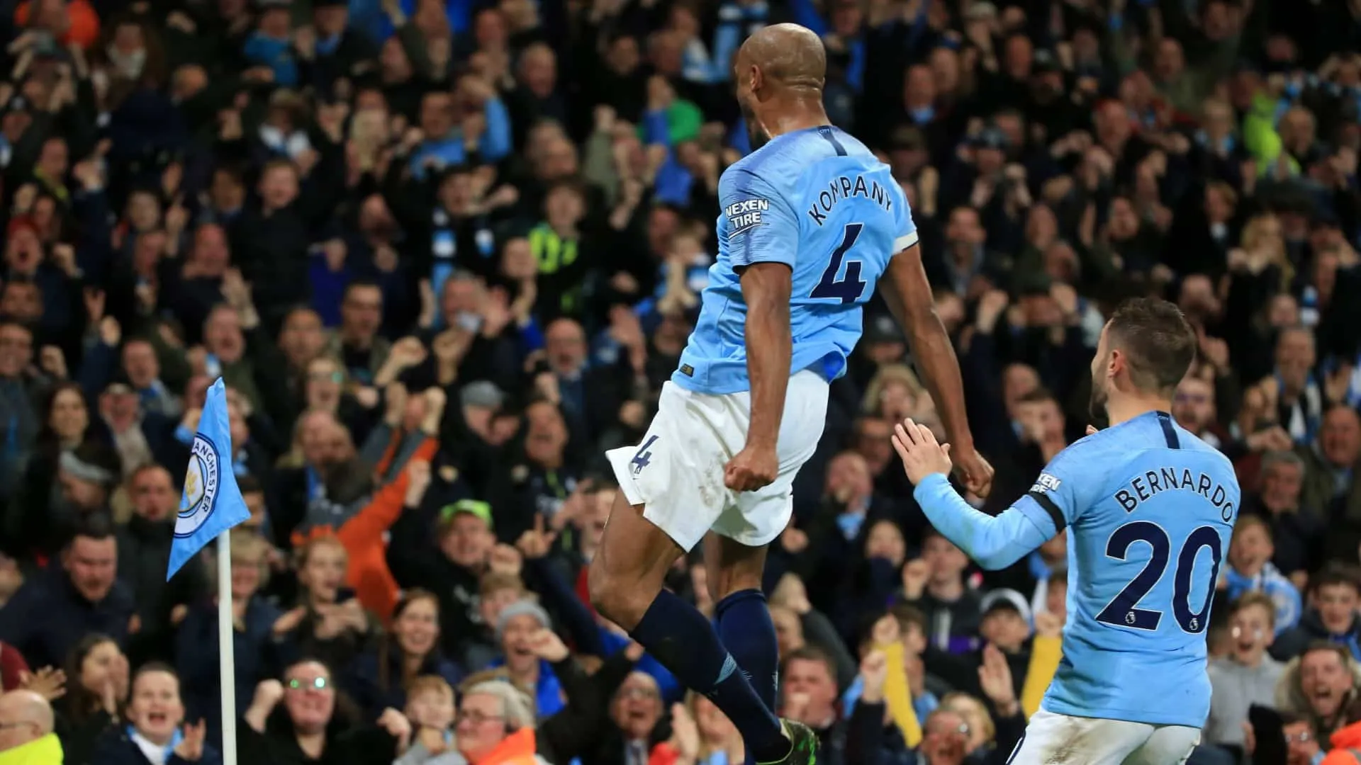 Tinha que ser de Kompany, o capit&atilde;o que resistiu ao tempo, o gol que pode dar o t&iacute;tulo ao City
