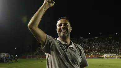 Artur Jorge usa mentalidade para explicar bom momento e classifica&ccedil;&atilde;o do Botafogo