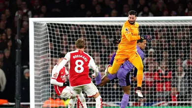Liverpool abusa das falhas, perde por 3 a 1 para o Arsenal e v&ecirc; rival se aproximar na briga pelo t&iacute;tulo