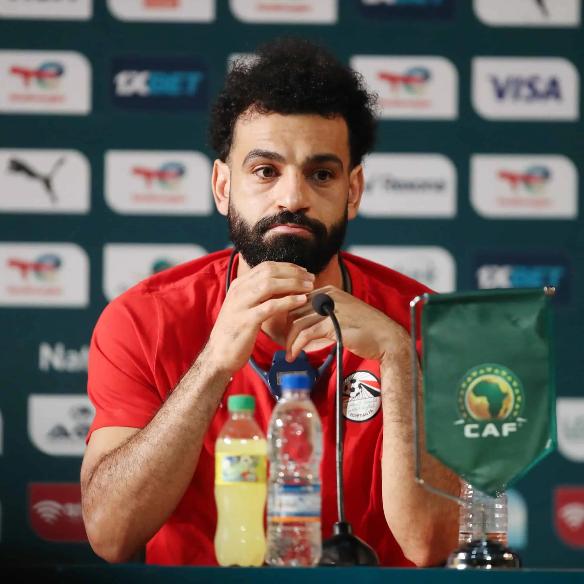 &lsquo;Ningu&eacute;m deveria duvidar&rsquo;: auxiliar do Liverpool est&aacute; indignado com as cr&iacute;ticas a Salah ap&oacute;s les&atilde;o na CAN