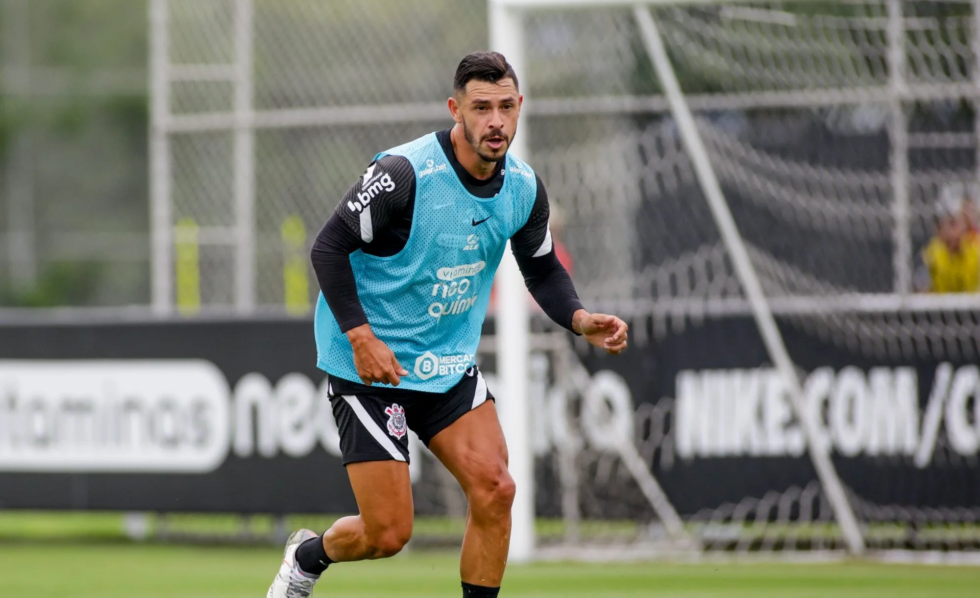 Santos anuncia Giuliano e espera contar com o destaque de 2022 e dos meses finais de 2023 no Corinthians