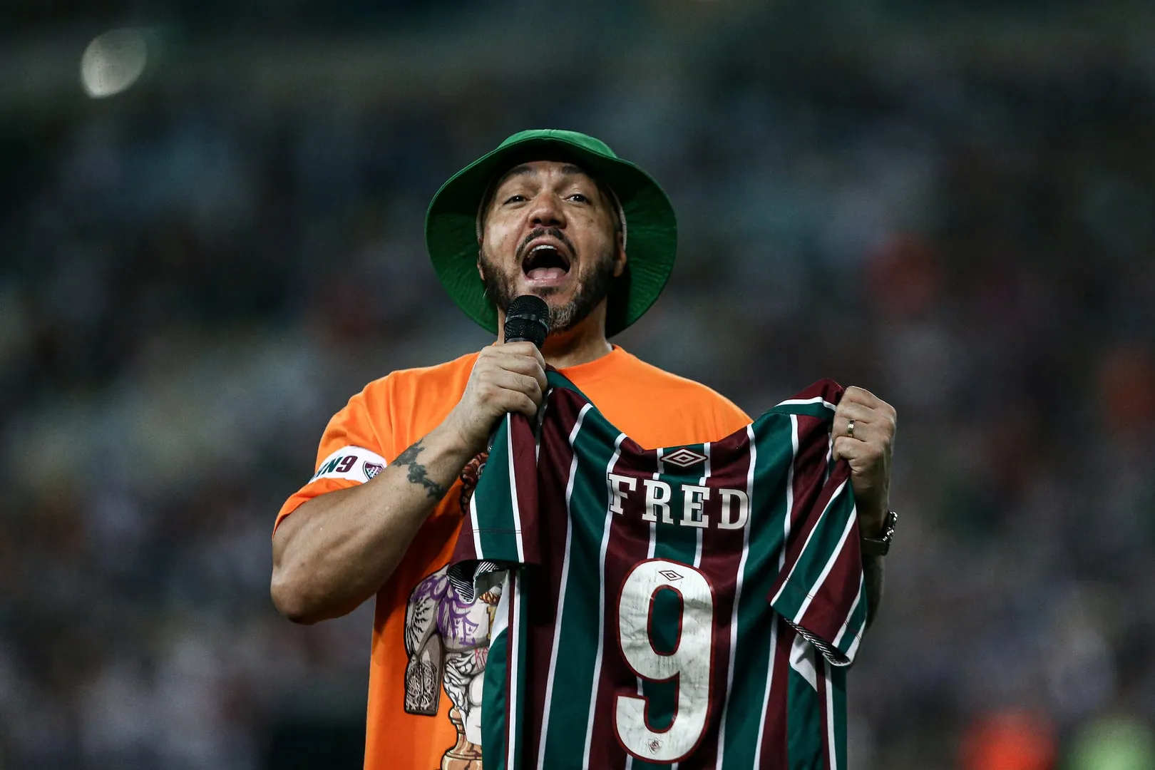 Belo com a camisa do Fluminense na despedida de Fred, em 2022 - Foto: Lucas Mer&ccedil;on/Fluminense FC
