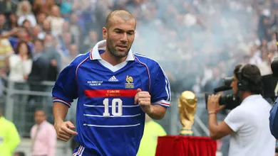 &lsquo;N&oacute;s o colocamos na mesa junto a Platini e Zidane, mas ele n&atilde;o est&aacute; nem na cozinha&rsquo;