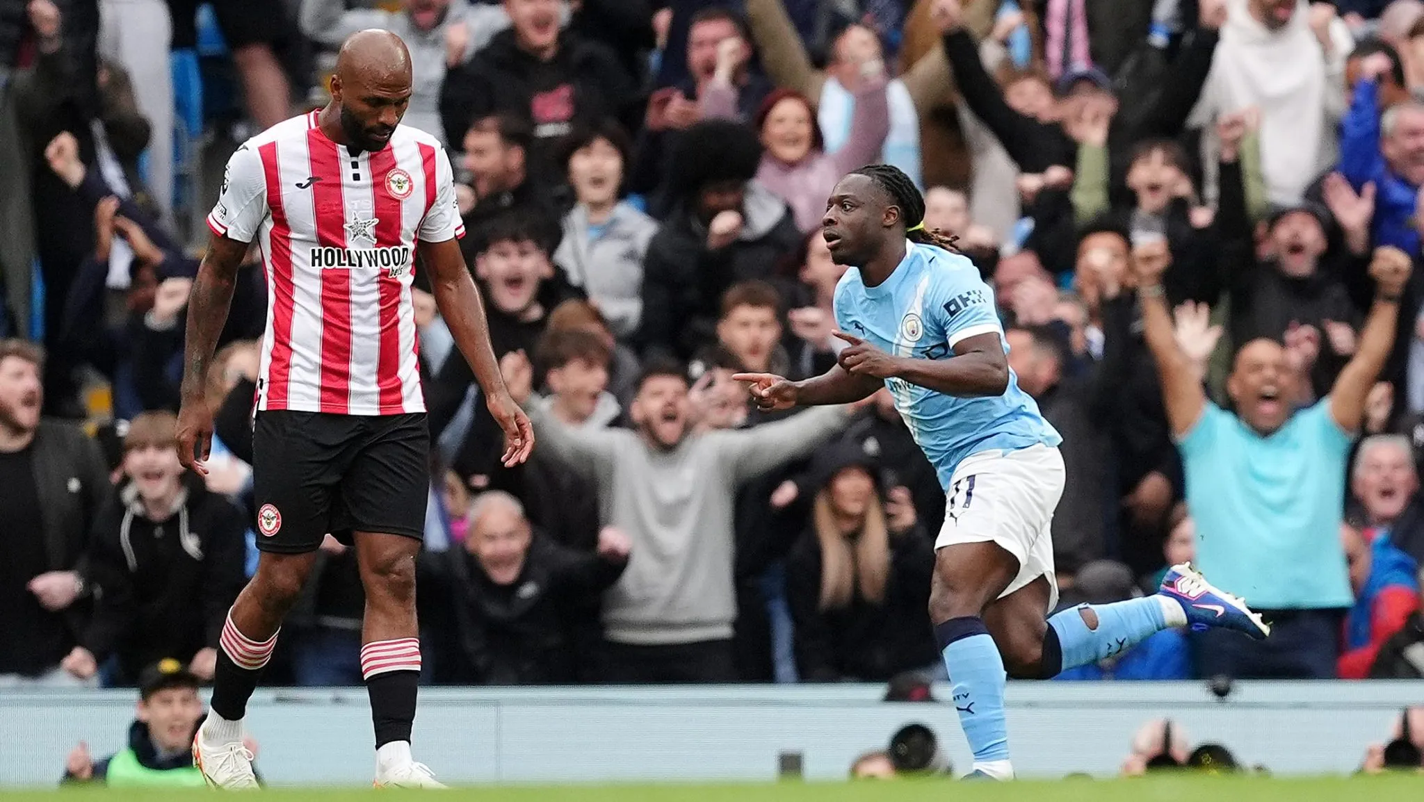 Jeremy Doku comemora gol do Manchester City sobre Brentford Foto: (PA Images/Icon Sport)