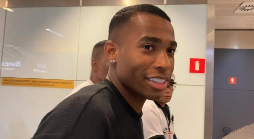 Santos: Jean Lucas chega ao Brasil para assinar contrato de quatro anos