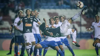 Atl&eacute;tico Mineiro, em outra partida fraca, perde a segunda e se complica na Libertadores