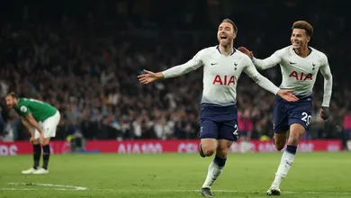 Chute preciso de Eriksen quebra cadeado do Brighton e Tottenham arranca vit&oacute;ria aos 88 minutos