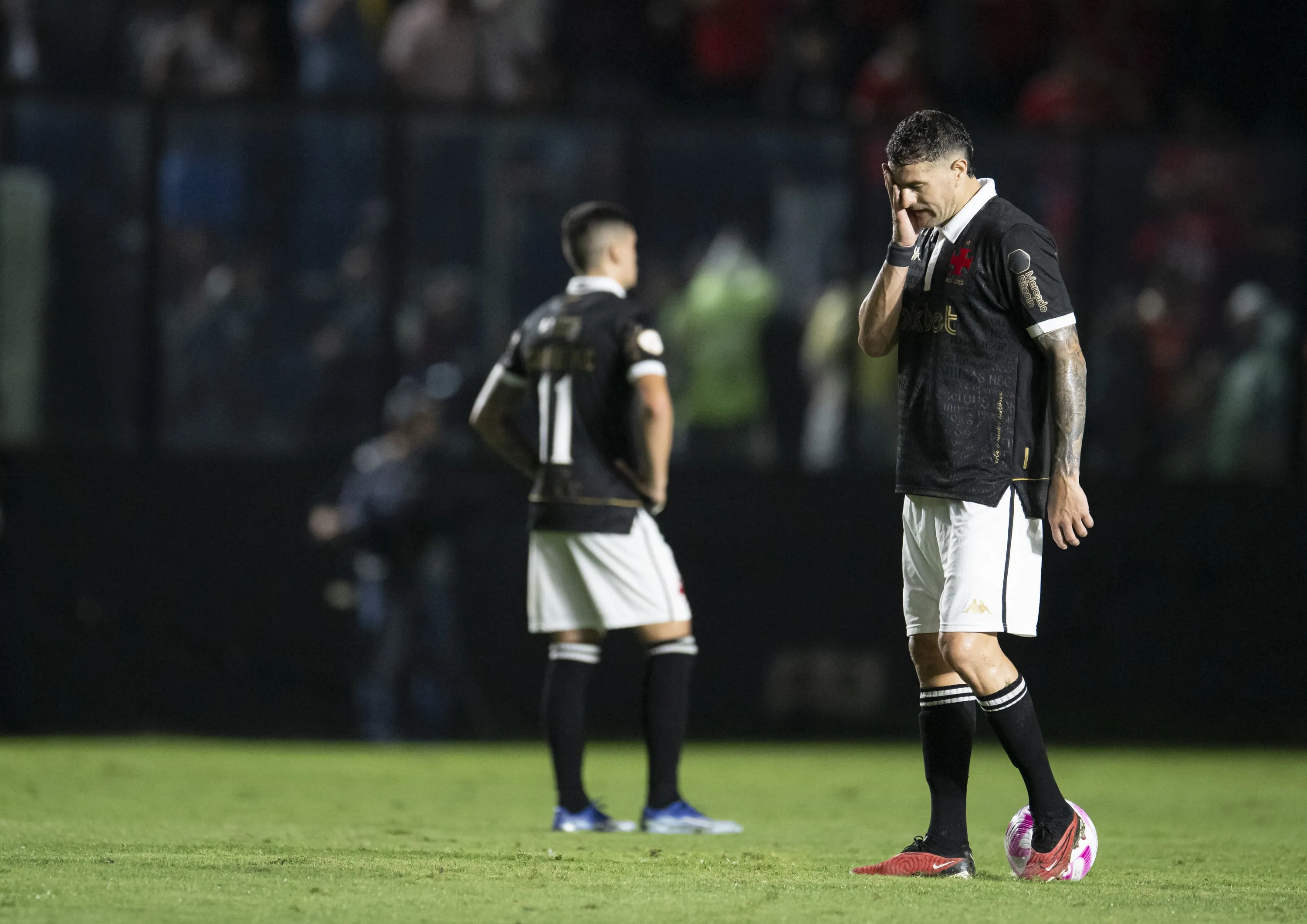 H&aacute; vida sem Vegetti? Vasco enfrenta o Cuiab&aacute; sem seu artilheiro na luta contra o rebaixamento
