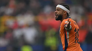 Corinthians usa estrat&eacute;gia &lsquo;anti-Balotelli&rsquo; para fechar com Depay