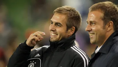 &lsquo;Lembra Philipp Lahm&rsquo;: Mais um jovem se destaca no Barcelona com Hansi Flick