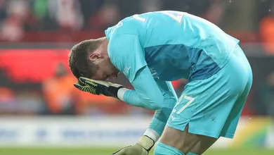 Isqueiro no rosto de goleiro causa ato hist&oacute;rico de fair play na Bundesliga