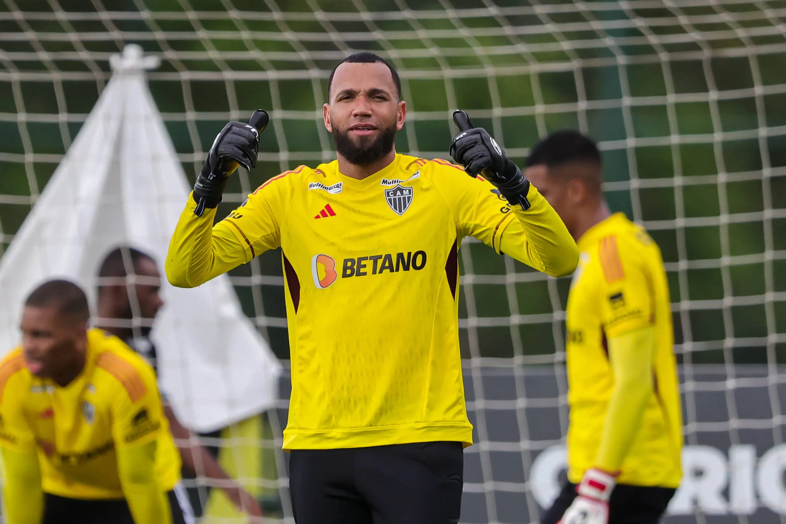 &lsquo;Defendendo o preto e branco&rsquo; do Atl&eacute;tico-MG, Everson assume importante posto no clube e quer mais em 2024