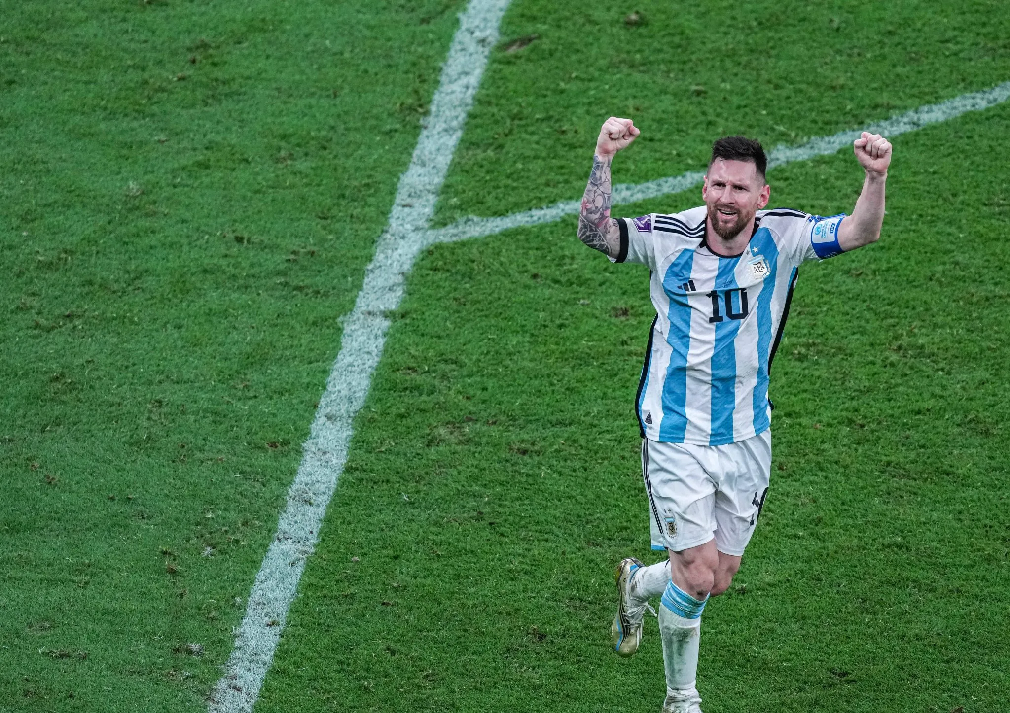 Messi comemora gol pela Argentina na Copa do Mundo 2022